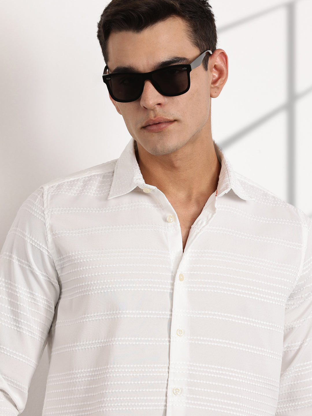Thomas Scott Men White Slim Fit Cutaway Collar Long Sleeves Self Design Casual Shirt