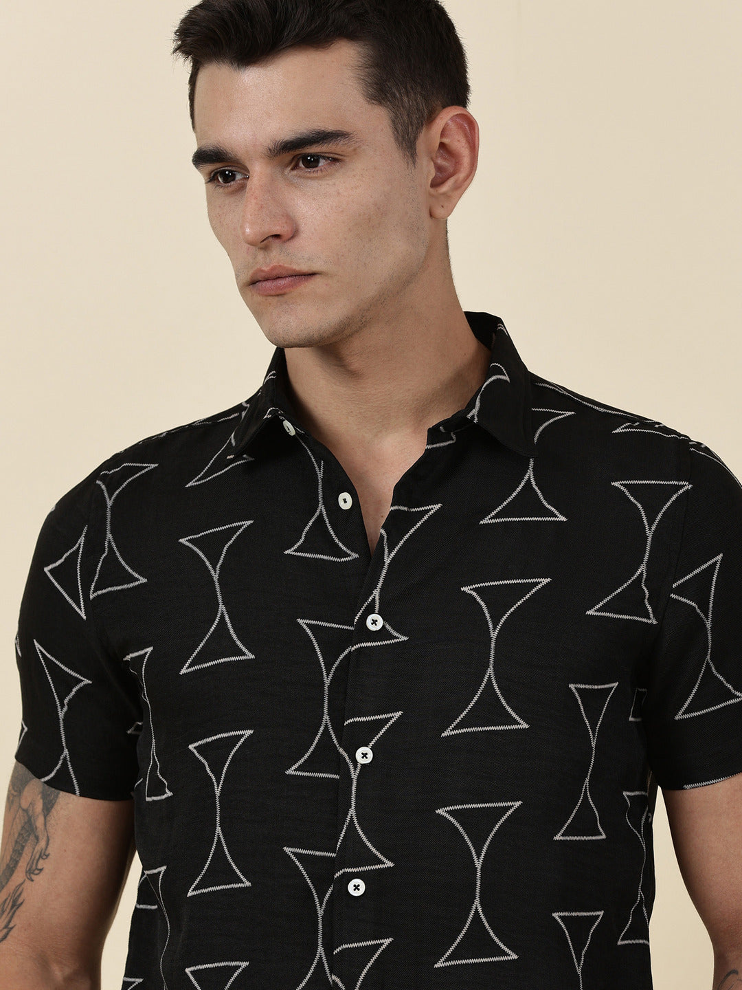 Thomas Scott Men Black Slim Fit Short Sleeves Geometric Print Casual Shirt
