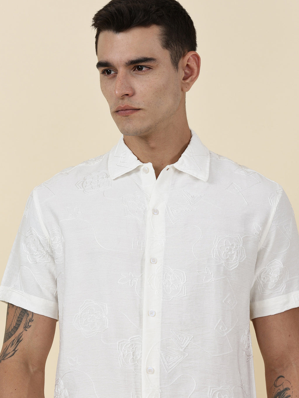 Thomas Scott Men White Regular Fit Short Sleeves Spread Collar Embroidered Shirt