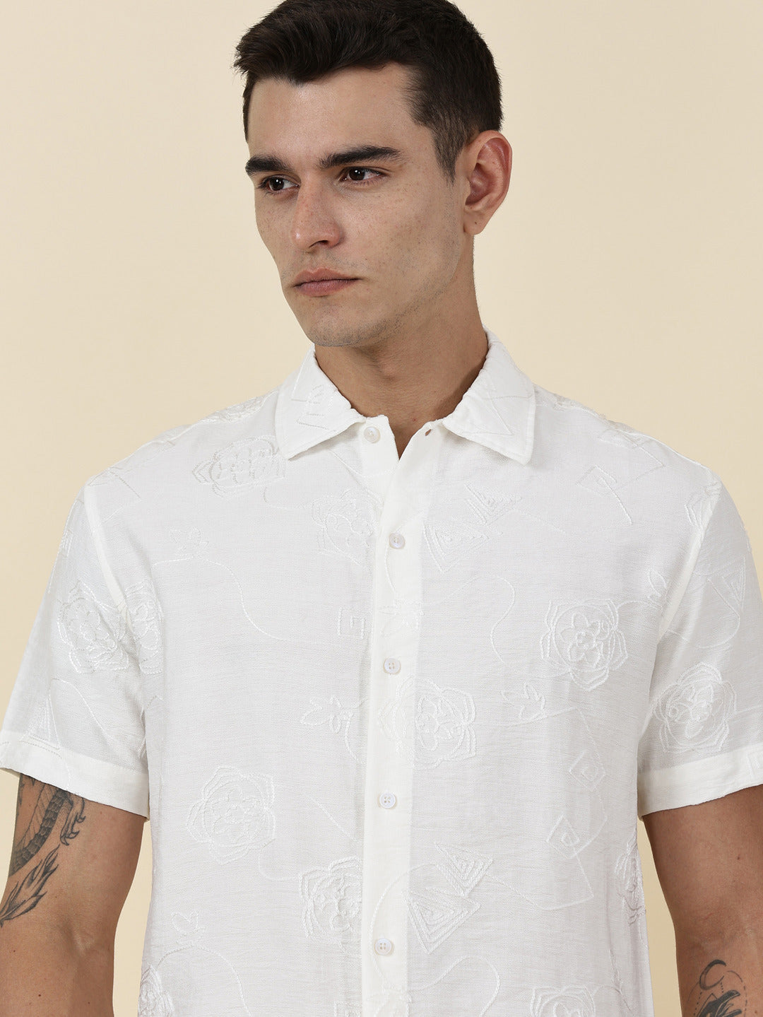 Thomas Scott Men White Regular Fit Short Sleeves Spread Collar Embroidered Shirt