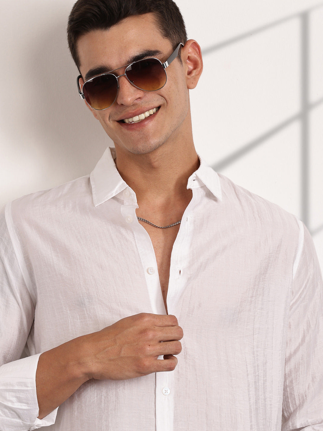 Thomas Scott Men White Slim Fit Long Sleeves Vertical Stripes Casual Shirt