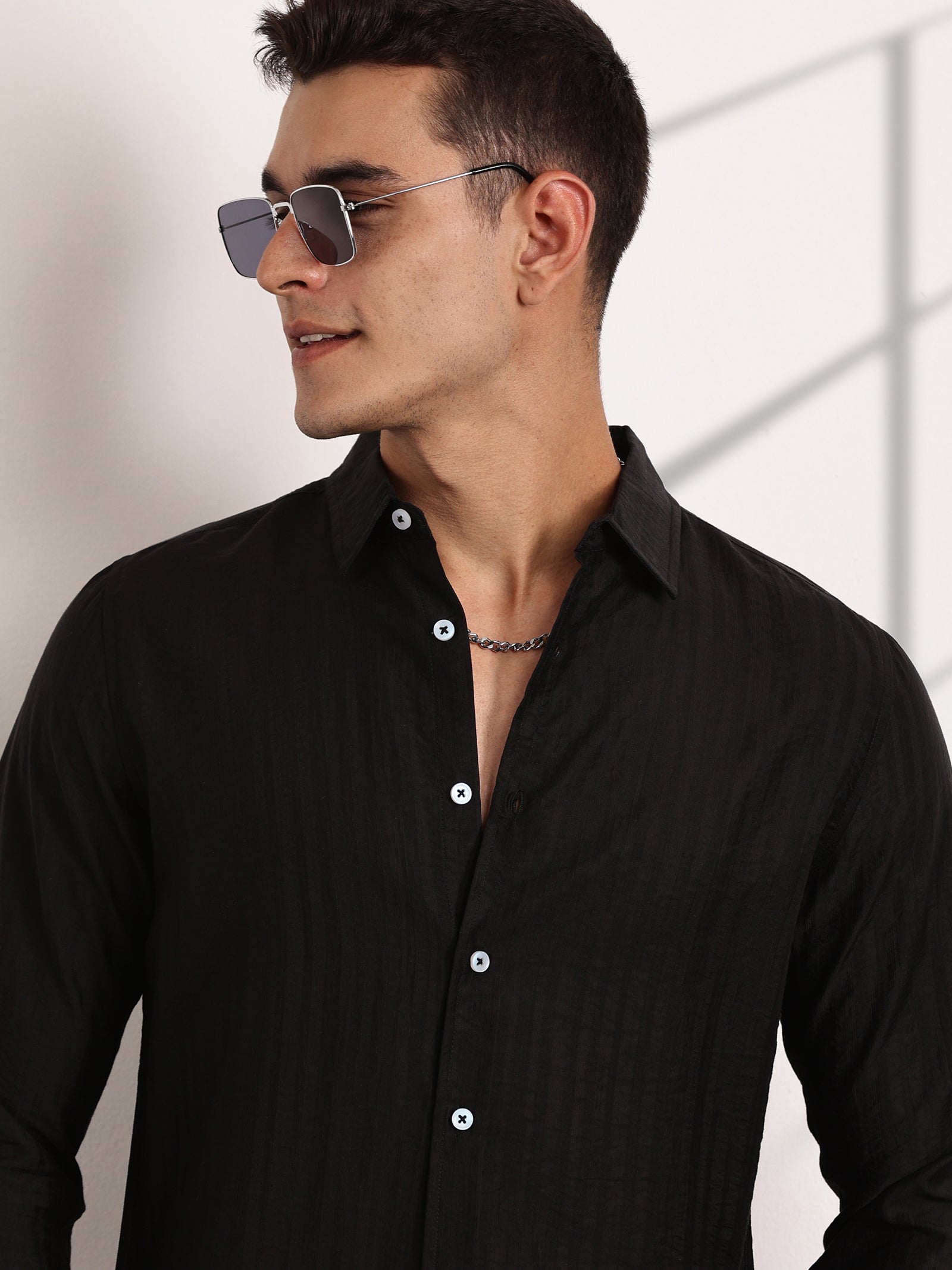 Thomas Scott Men Black Slim Fit Long Sleeves Vertical Stripes Casual Shirt