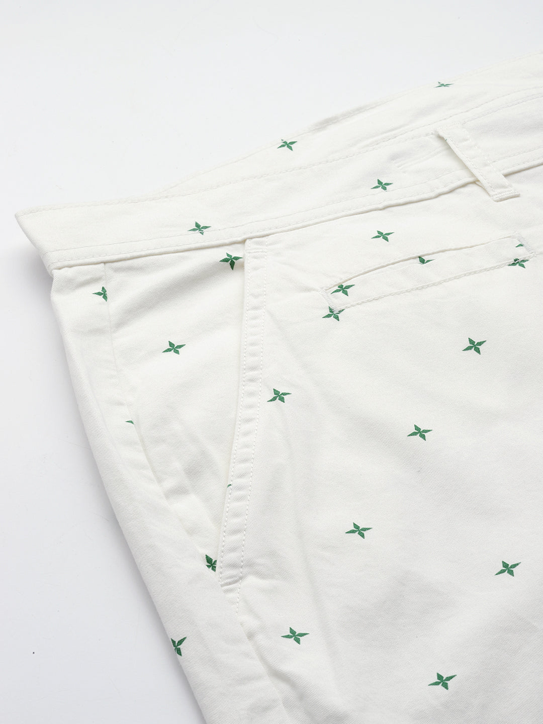 Thomas Scott Men Off White Plus Size Regular Fit Mid-Rise Micro Ditsy Printed Woven Outdoor Shorts