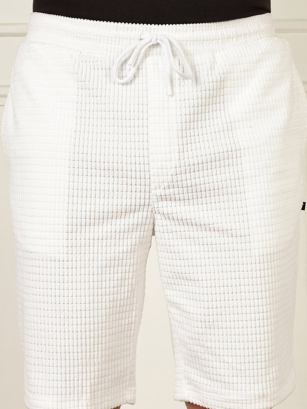 Thomas Scott Men White Mid-Rise Regular Fit Self Design Knee Length Knitted Shorts