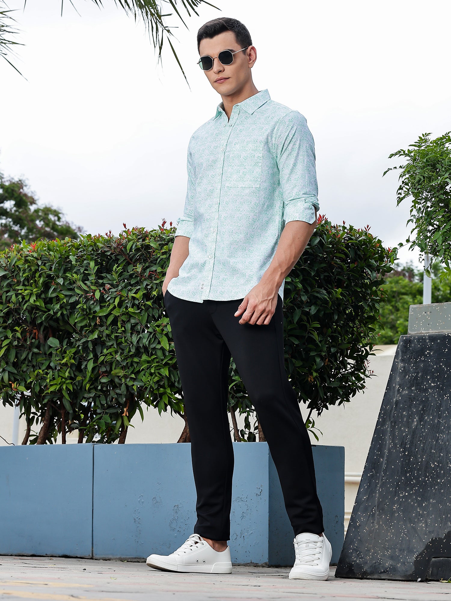 Thomas Scott Men Green Regular Fit Long Sleeves Abstract Printed Pure Cotton Casual Shirt