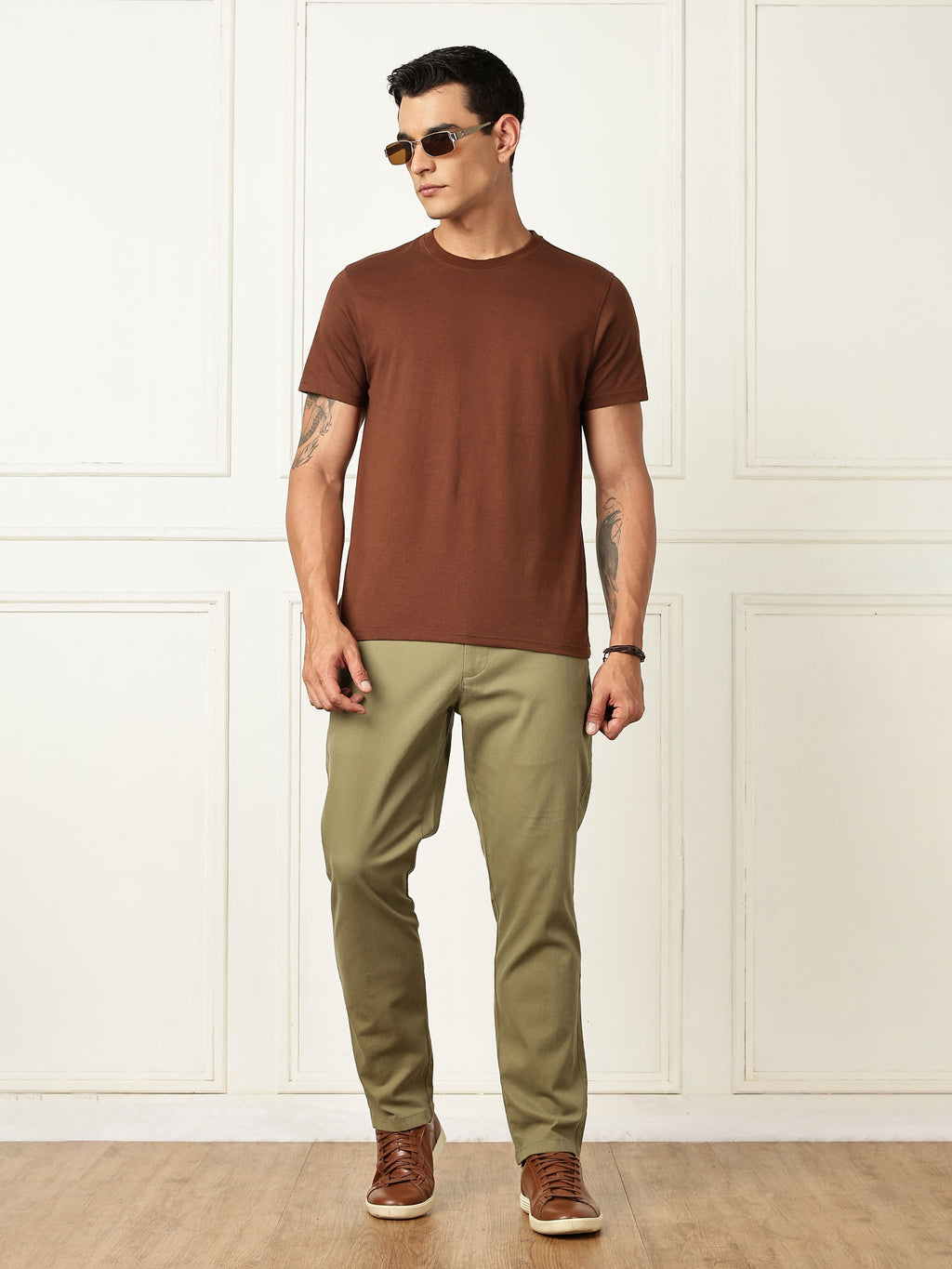 Thomas Scott Men Olive Mid-Rise Straight Fit Solid Woven Chinos Trouser