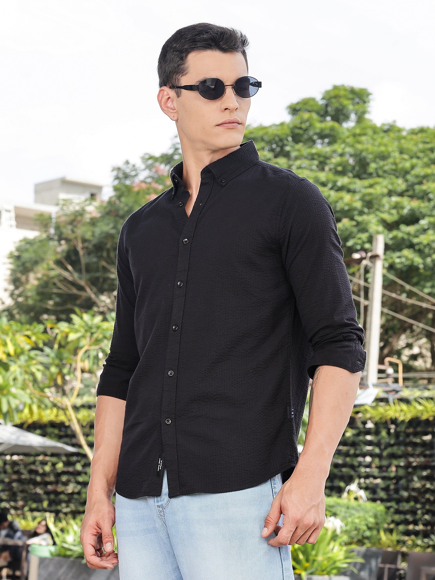 Thomas Scott Men Black Slim Fit Long Sleeves Button-Down Collar Seersucker Shirt