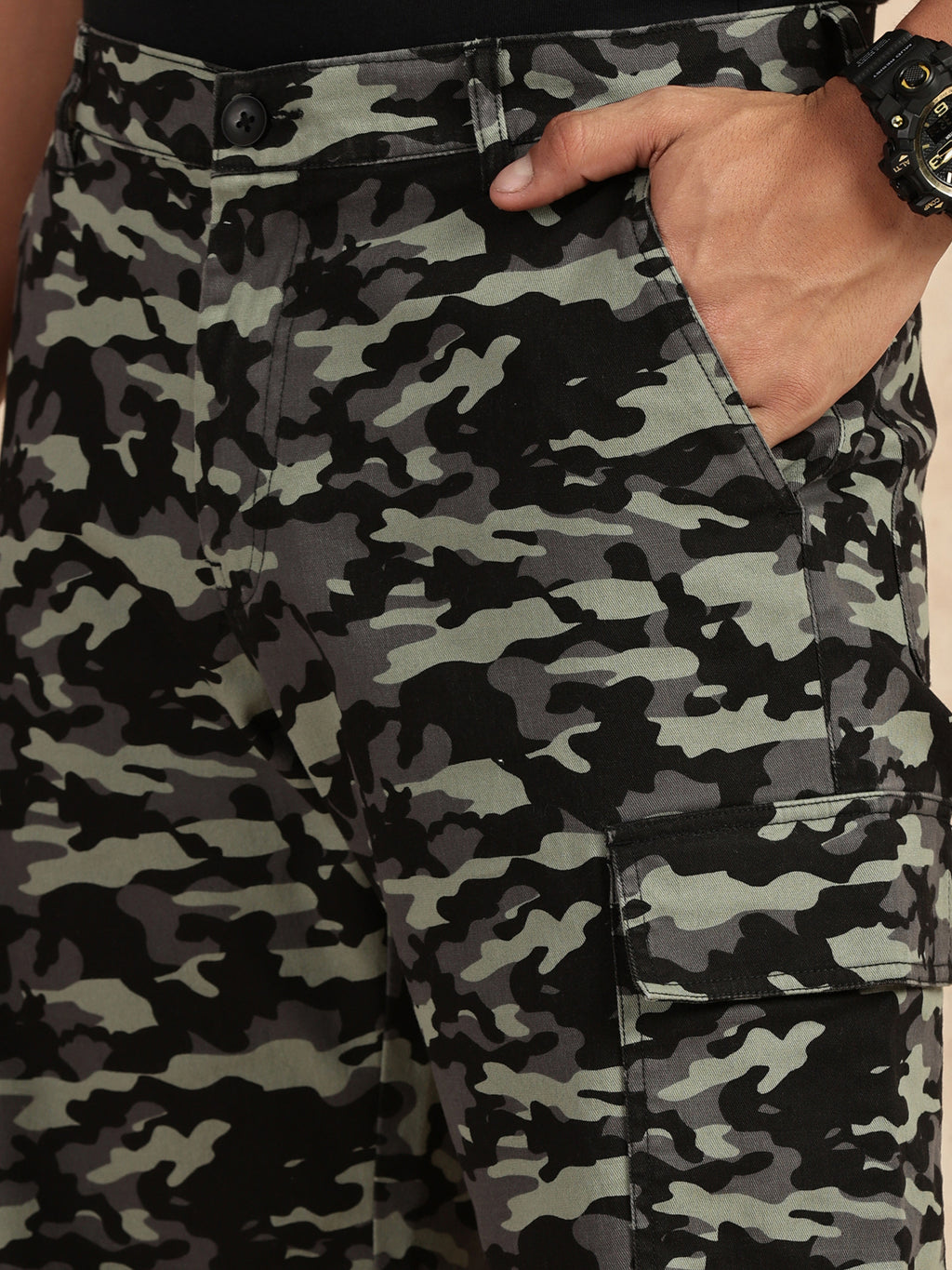 Thomas Scott Men Olive Regular Fit Mid Rise Camouflage Cargo Shorts