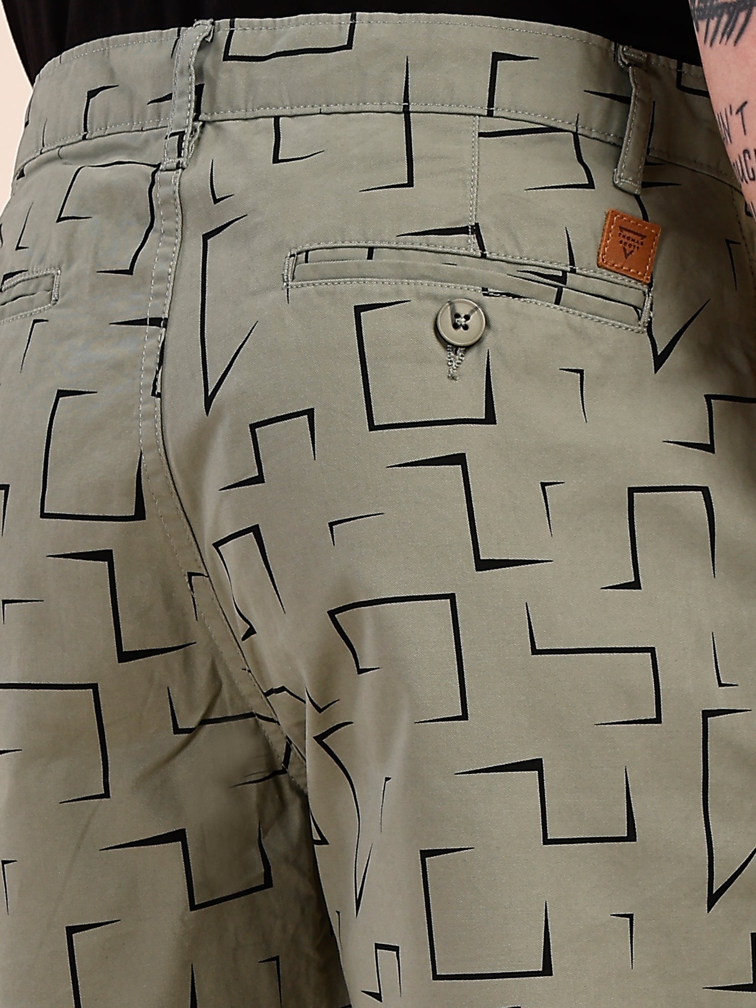 Thomas Scott Men Mint Mid-Rise Regular Fit Geometric Print Cotton Woven Chinos Shorts