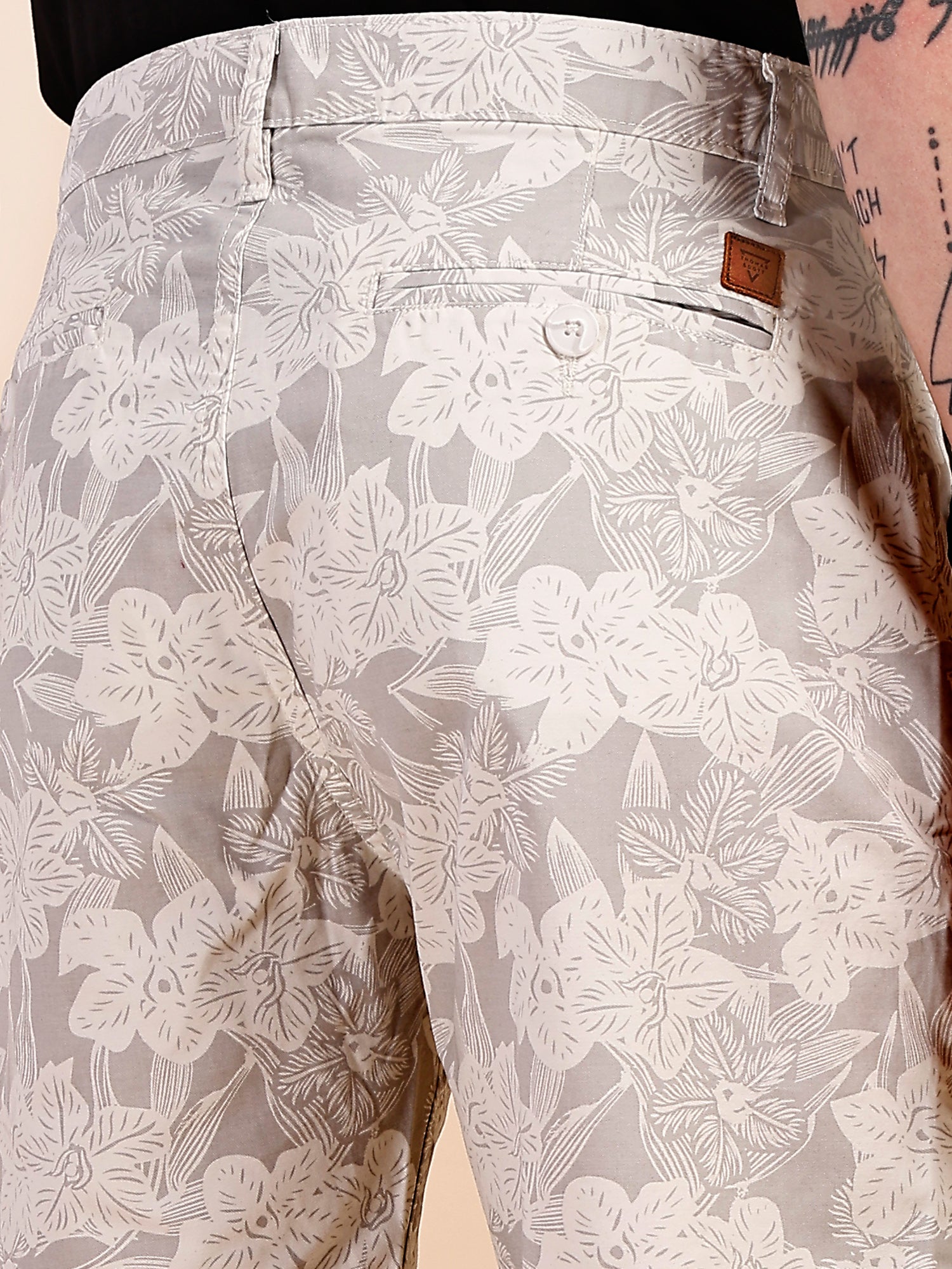 Thomas Scott Men Grey Mid-Rise Regular Fit Floral Print Cotton Woven Chinos Shorts