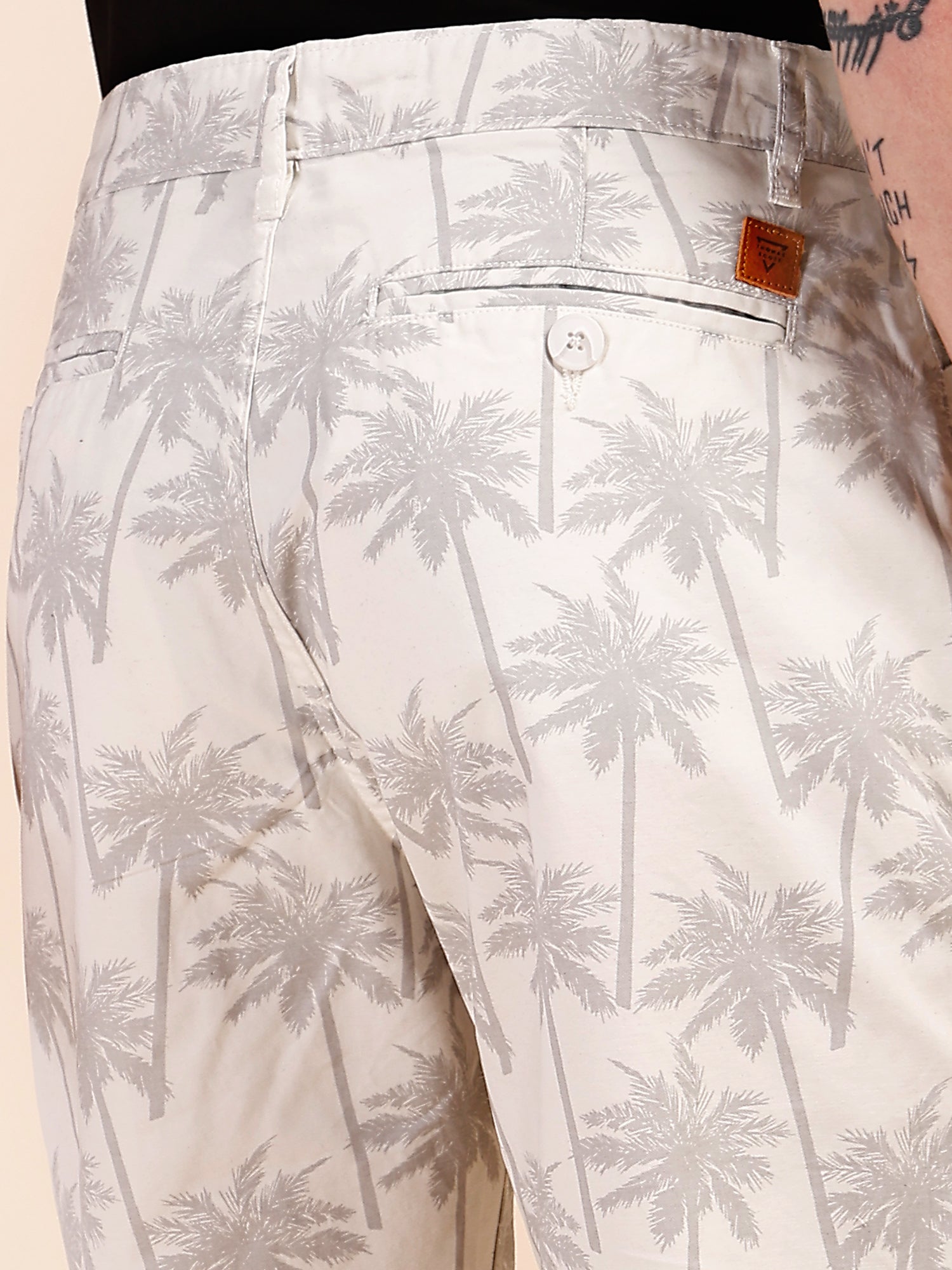 Thomas Scott Men White Mid-Rise Regular Fit Floral Printed Cotton Woven Chinos Shorts