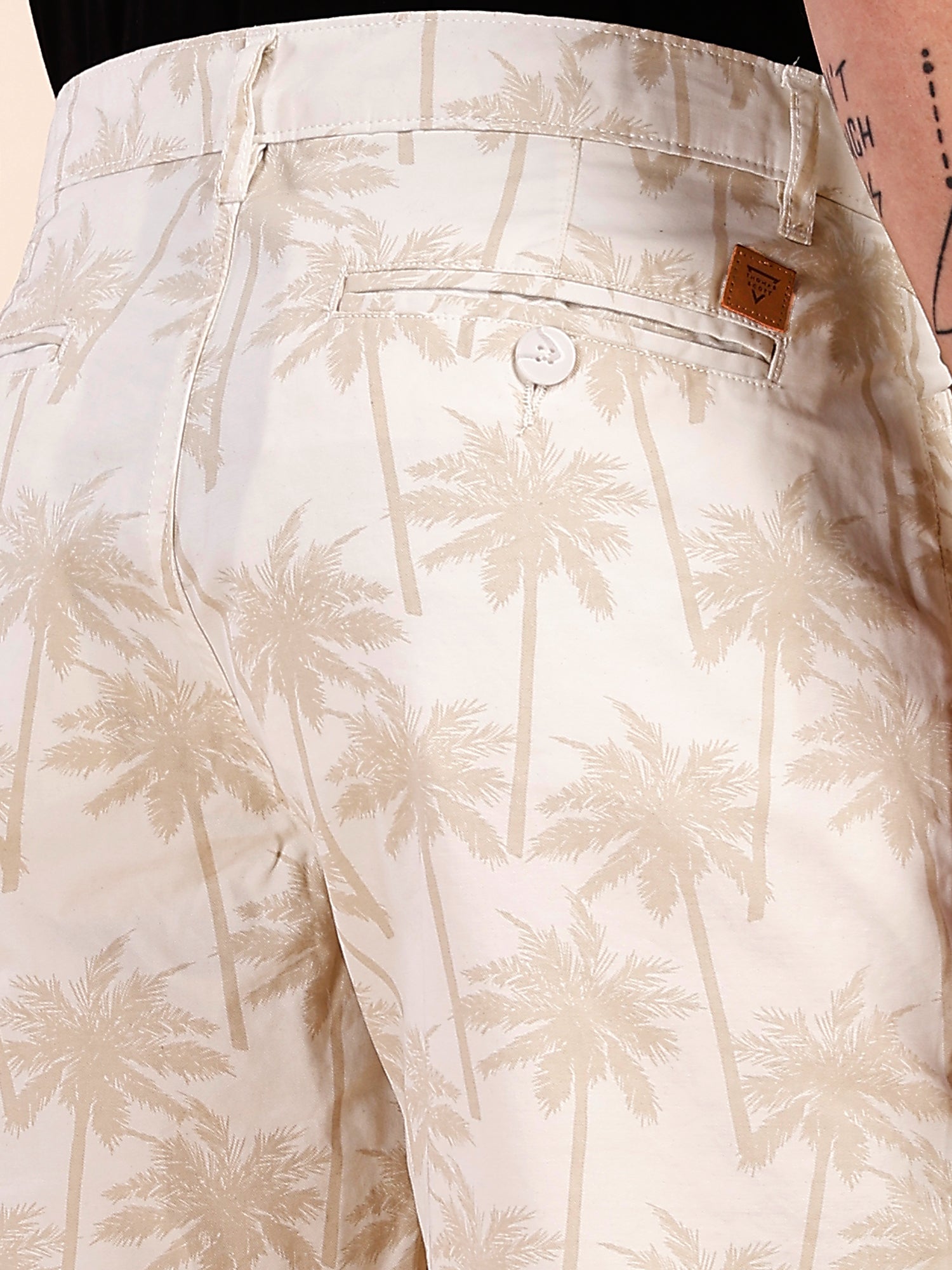 Thomas Scott Men White2 Mid-Rise Regular Fit Floral Printed Cotton Woven Chinos Shorts