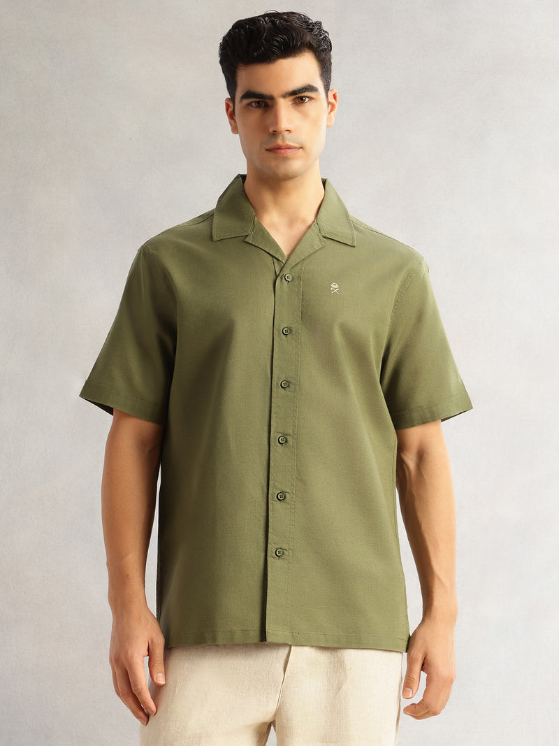 Thomas Scott Men Green Oversized Fit Short Sleeves Cuban Collar Solid Cotton Linen Casual Shirt