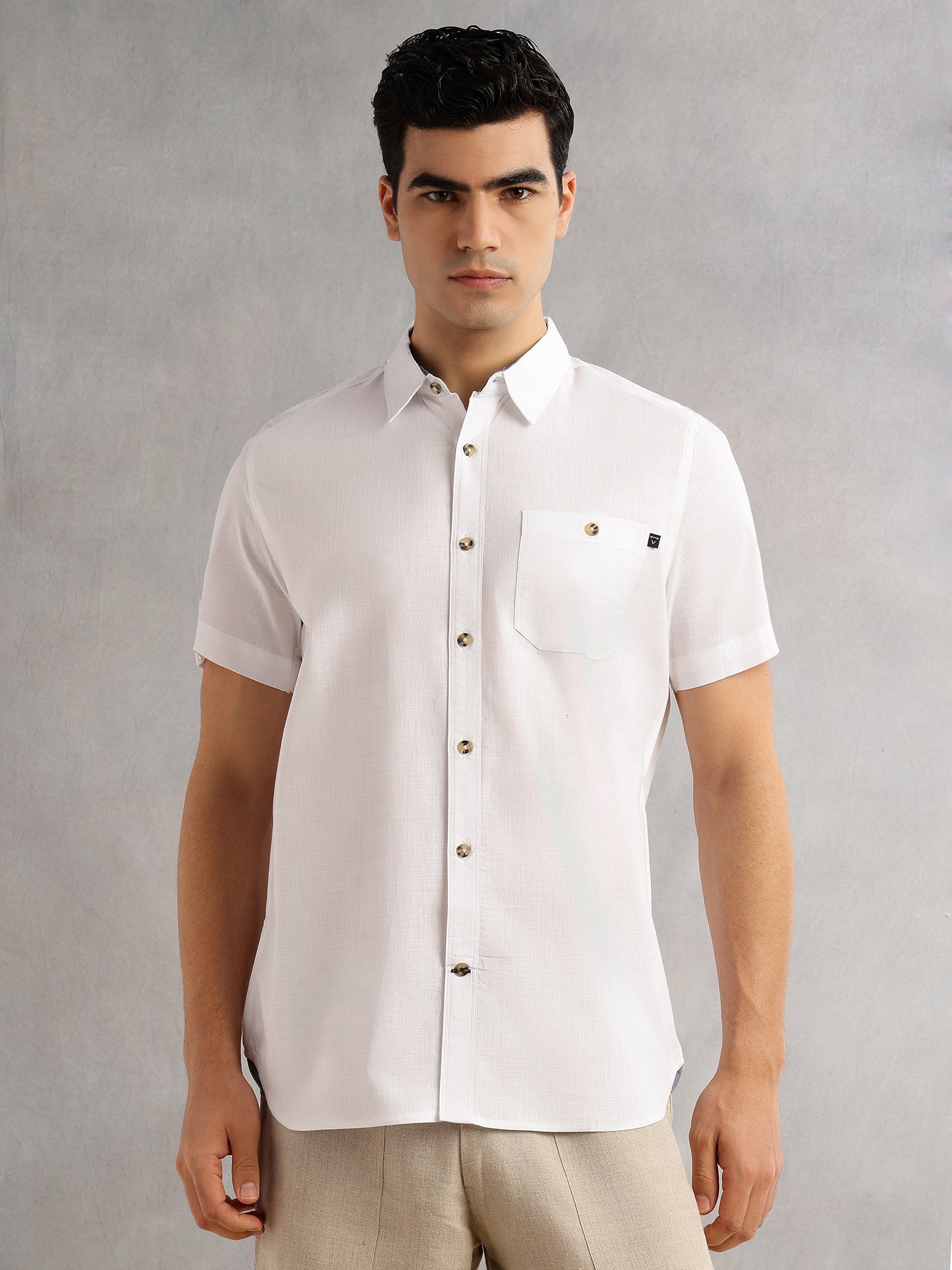Thomas Scott Men White Regular Fit Short Sleeves Spread Collar 100% Cotton Casual Shirt