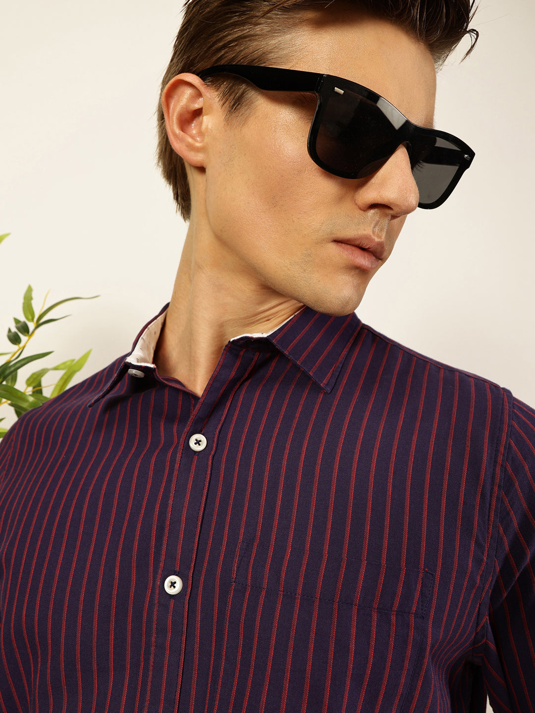 Thomas Scott Men Purple Slim Fit Long Sleeves Spread Collar Pinstripes Cotton Casual Shirt