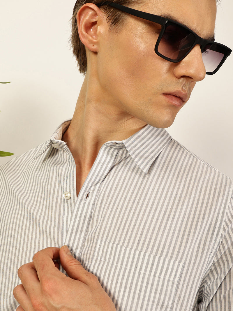 Thomas Scott Men White Slim Fit Long Sleeves Spread Collar Pinstripes Cotton Casual Shirt