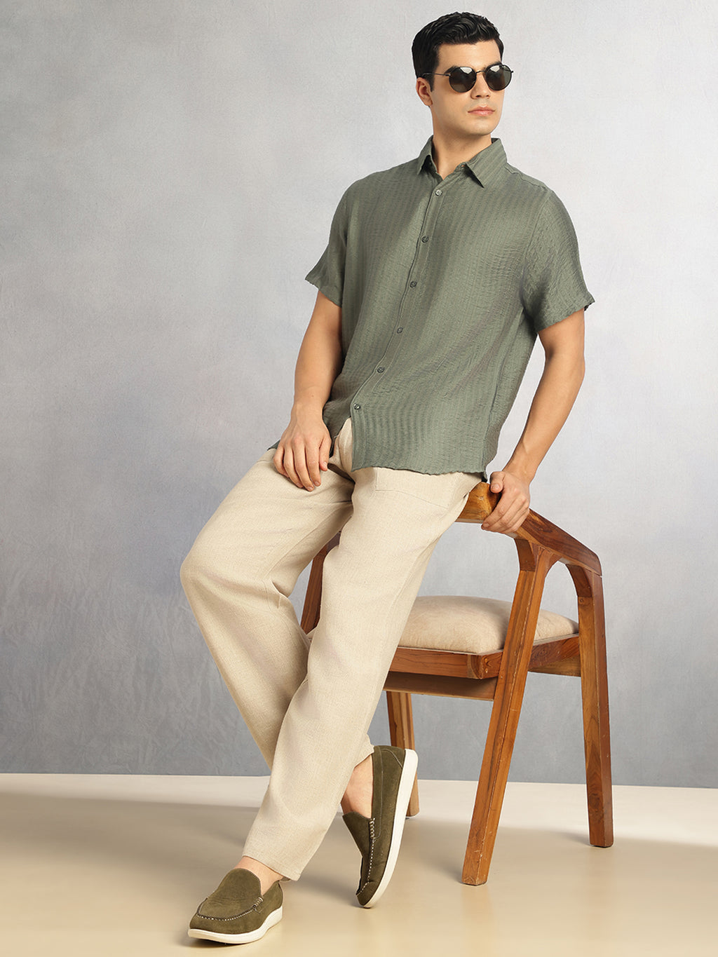 Thomas Scott Men Olive Regular Fit Short Sleeves Spread Collar Textured Polyester Casual Shirt