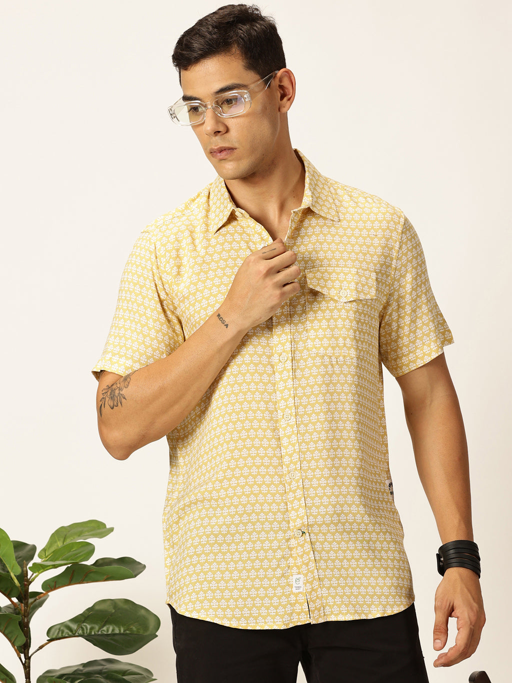 Thomas Scott Men Mustard Regular Fit Short Sleeves Spread Collar Floral Printed Casual Shirt