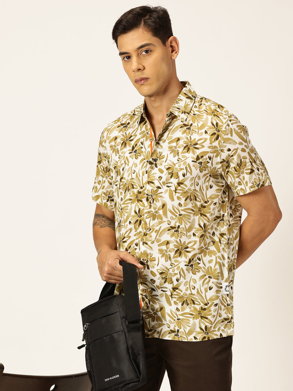 Thomas Scott Men Mustard Regular Fit Short Sleeves Spread Collar Tropical Printed Casual Shirt