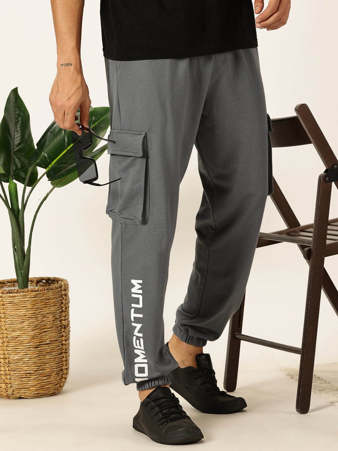 Thomas Scott Men Stormy Weather Relaxed-Fit Mid-Rise Solid 3 Pockets Cargo Joggers