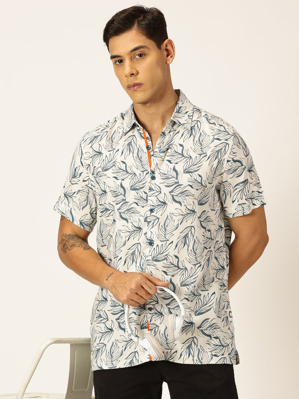 Thomas Scott Men Medium Blue Regular Fit Short Sleeves Spread Collar Tropical Printed Casual Shirt