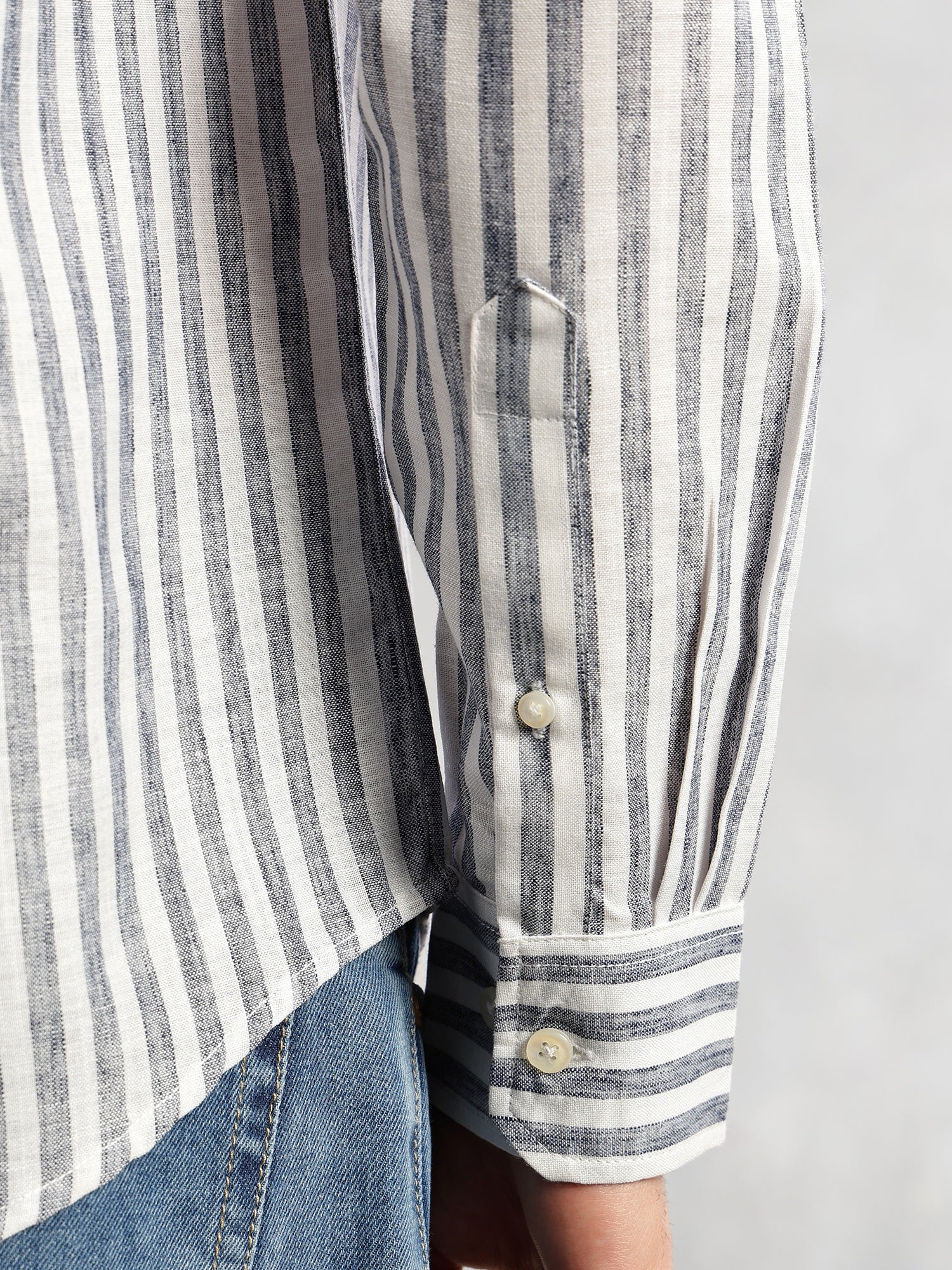 Thomas Scott Men Navy Slim Fit Long Sleeves Spread Collar Vertical Stripes Cotton Linen Casual Shirt