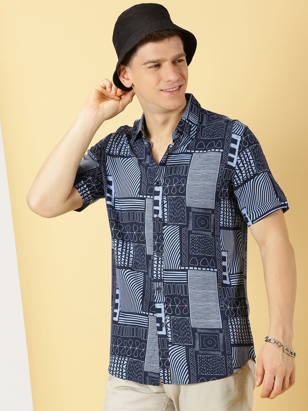 Thomas Scott Men Navy Blue Regular Fit Short Sleeves Spread Collar Abstract Printed Casual Shirt