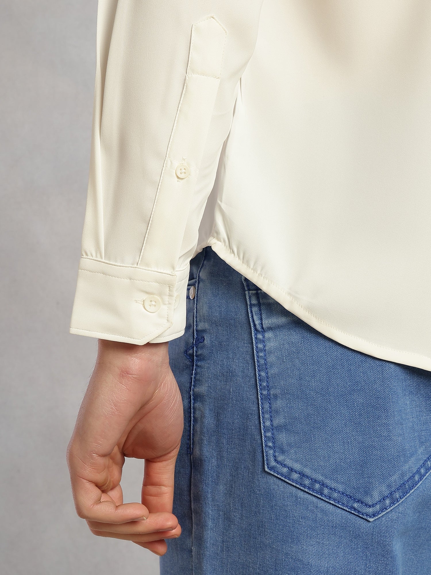 Thomas Scott Men White Regular Fit Full Sleeves Spread Collar Solid Polyester Casual Shirt