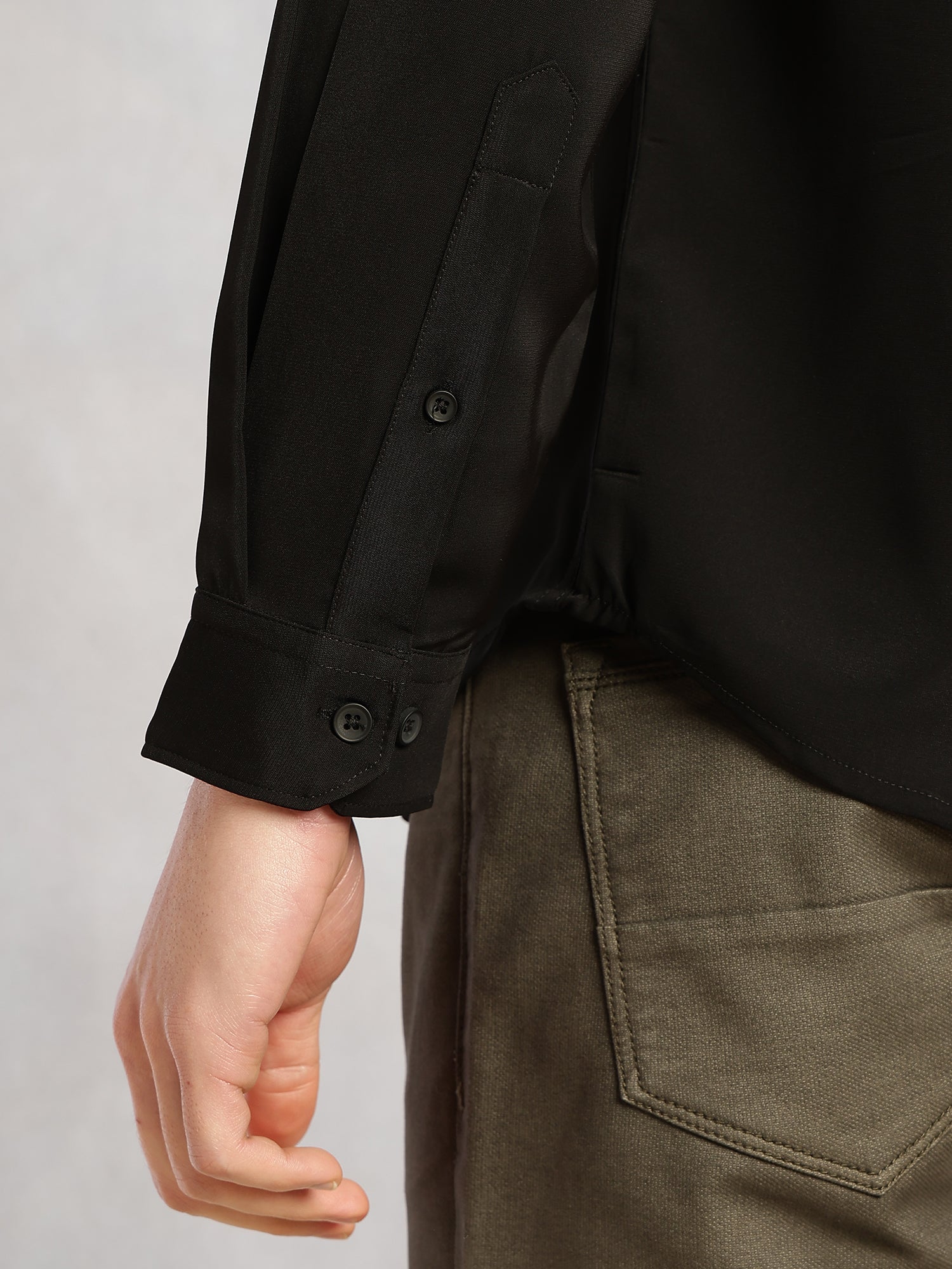 Thomas Scott Men Black Regular Fit Full Sleeves Spread Collar Solid Polyester Casual Shirt