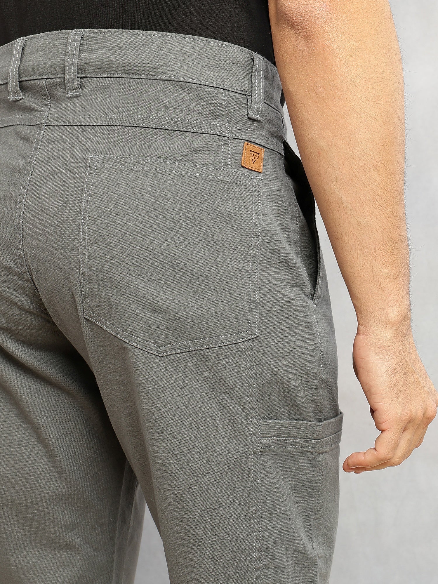 Thomas Scott Men Steel Grey Smart Straight Fit Mid-Rise Solid 6-Pocket Design Woven Cargo Trouser