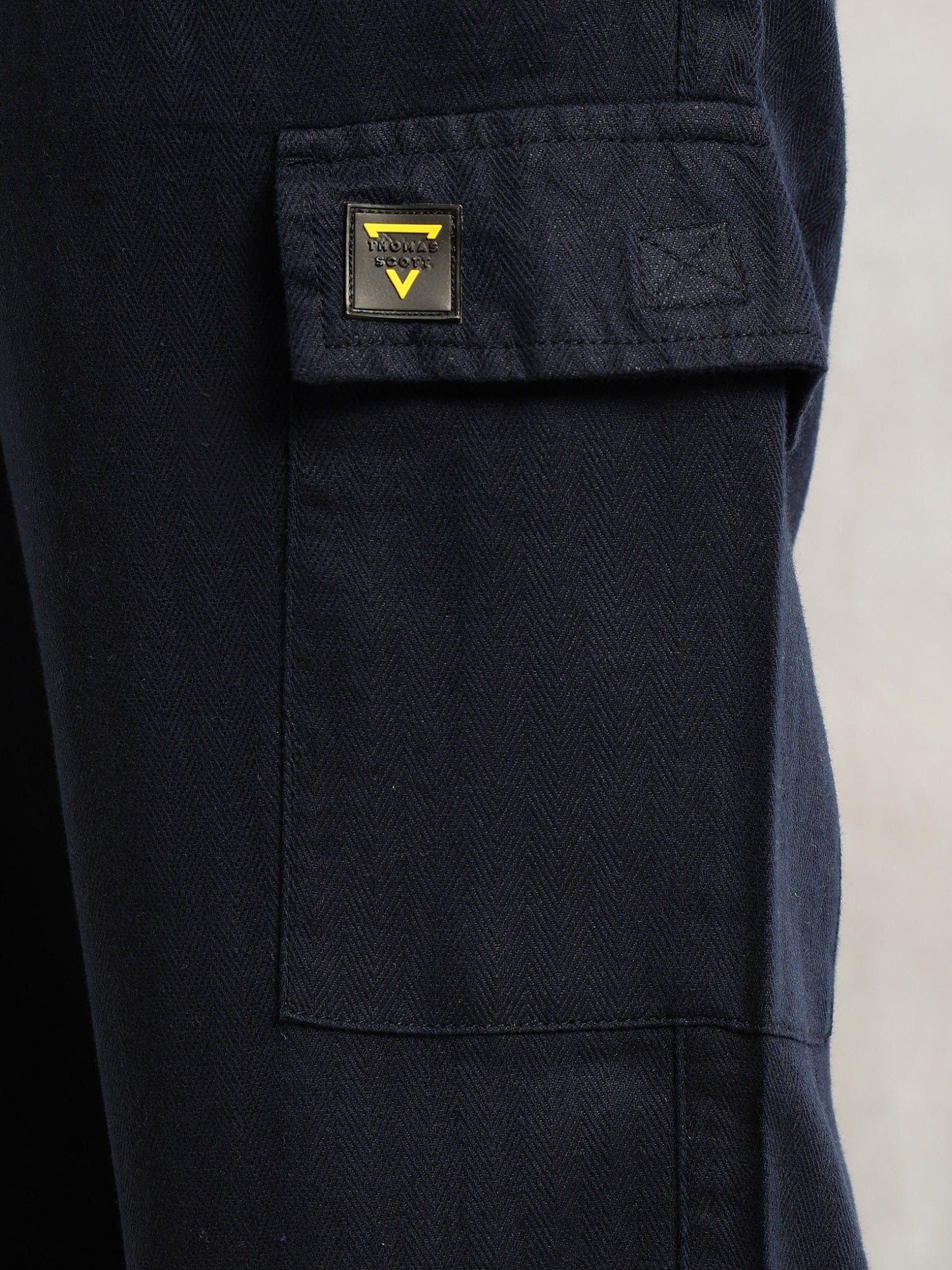 Thomas Scott Men Navy Regular Fit Mid-Rise Linen Cargo Trouser with Drawstring Closure , 5 Pocket Design