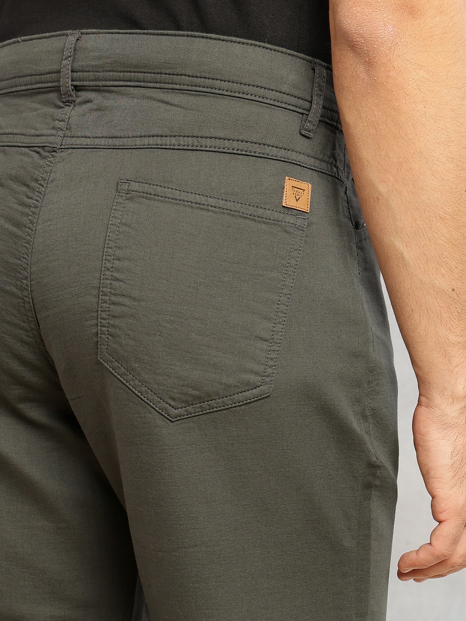 Thomas Scott Men Grey Smart Straight Fit Mid-Rise Solid 5-Pocket Design Woven Chinos Trouser