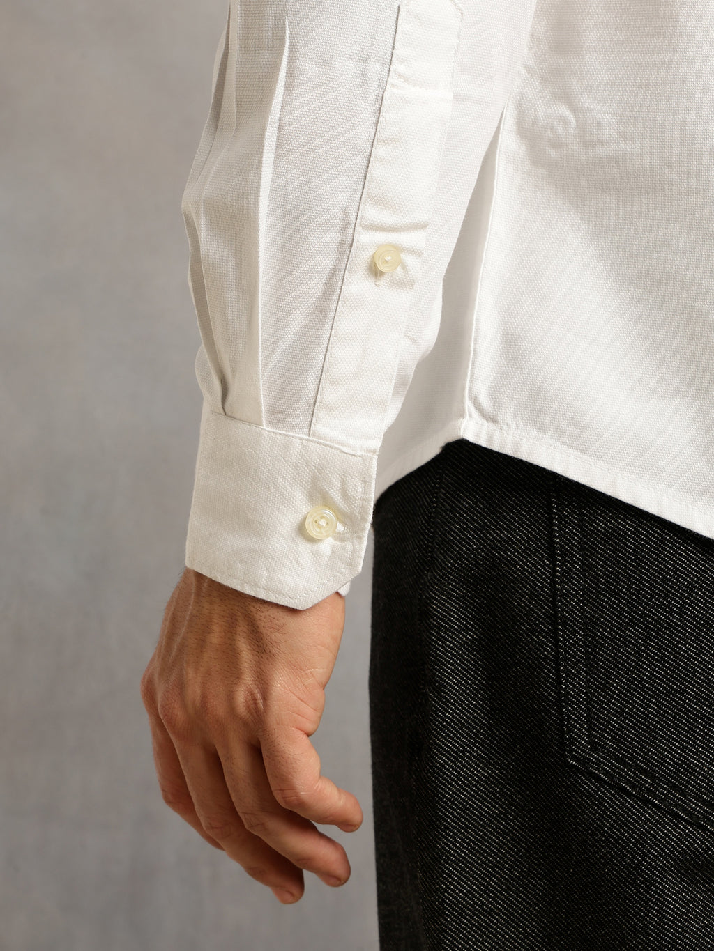 Thomas Scott Men White Slim Fit Long Sleeves Solid Spread Collar 100% Cotton Twill Casual Shirt