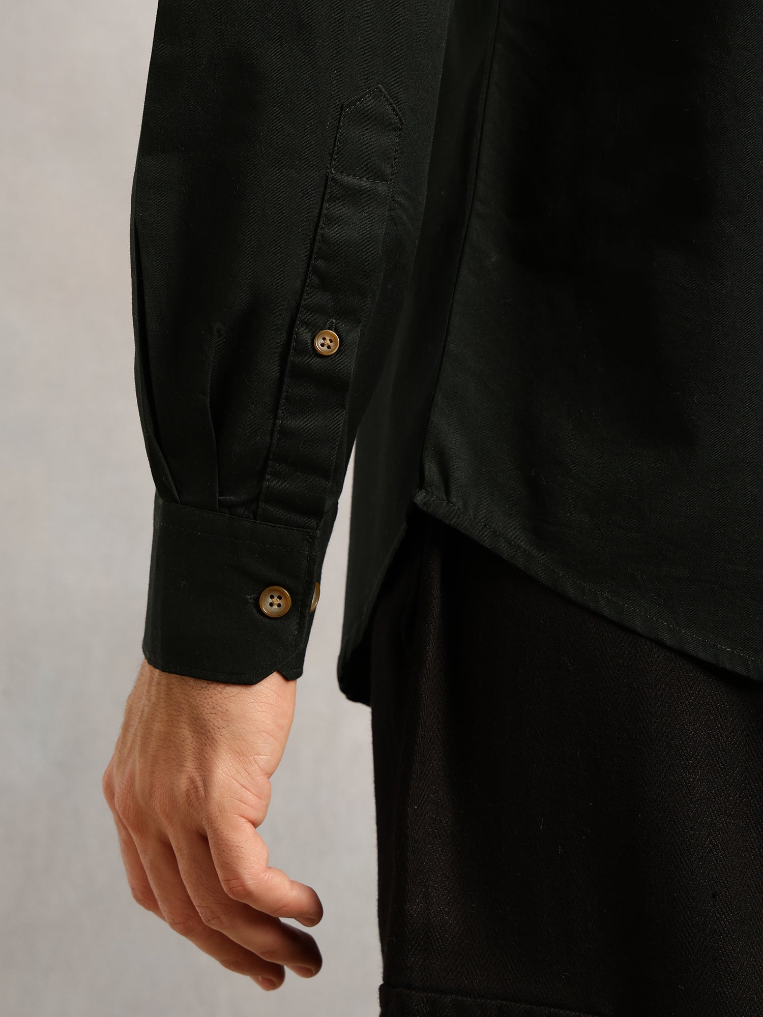 Thomas Scott Men Bottle Green1 Regular Fit Long Roll-Up Sleeves Spread Collar Solid 100% Cotton Casual Shirt