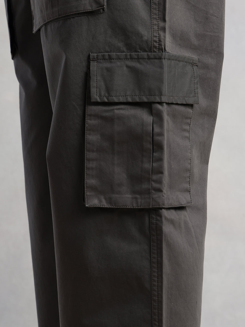 Thomas Scott Men Dark Grey Relaxed Loose Fit 100% Cotton Solid Drawstring Closure Woven Cargo Trouser