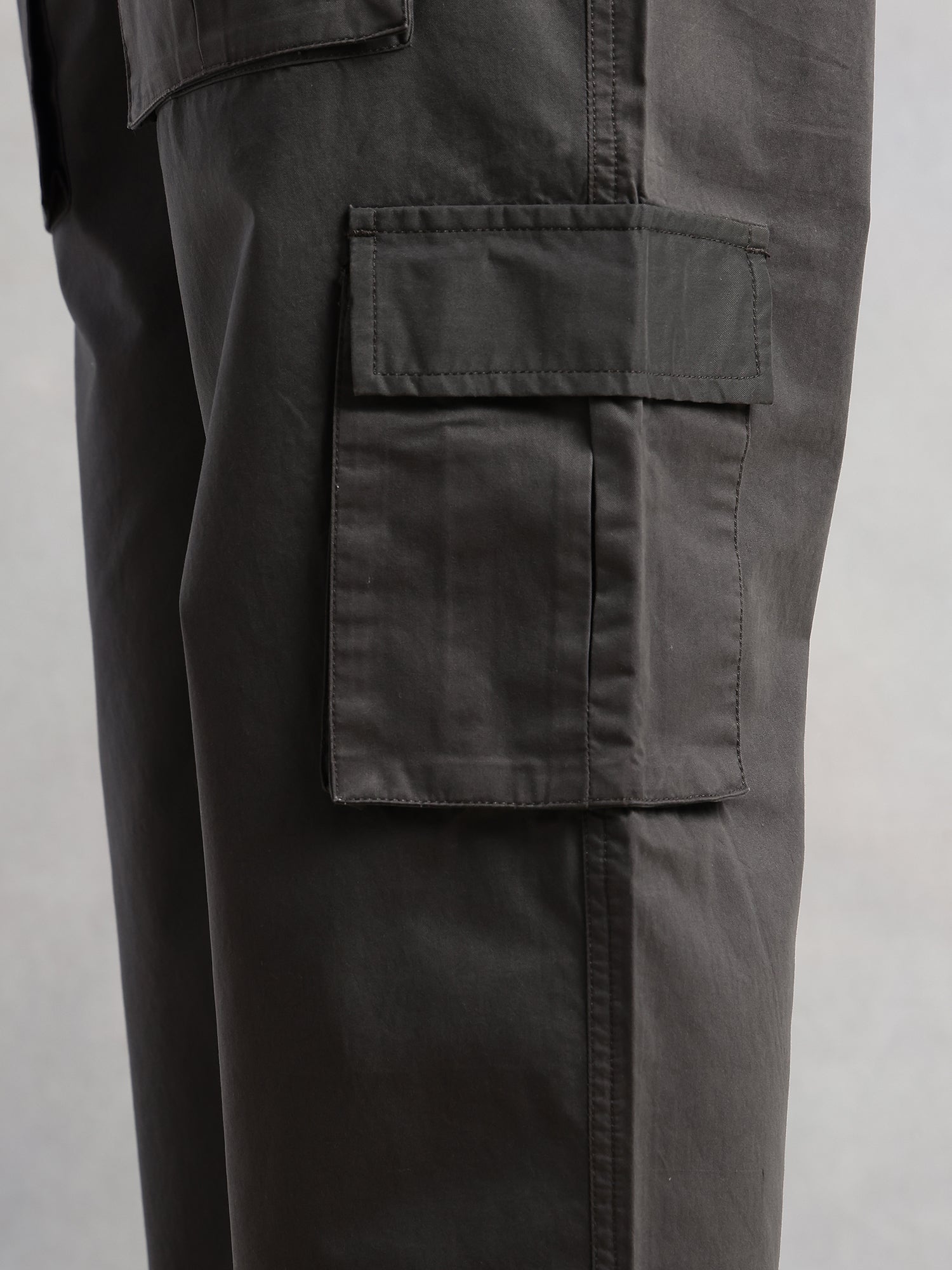 Thomas Scott Men Dark Grey Relaxed Loose Fit 100% Cotton Solid Drawstring Closure Woven Cargo Trouser