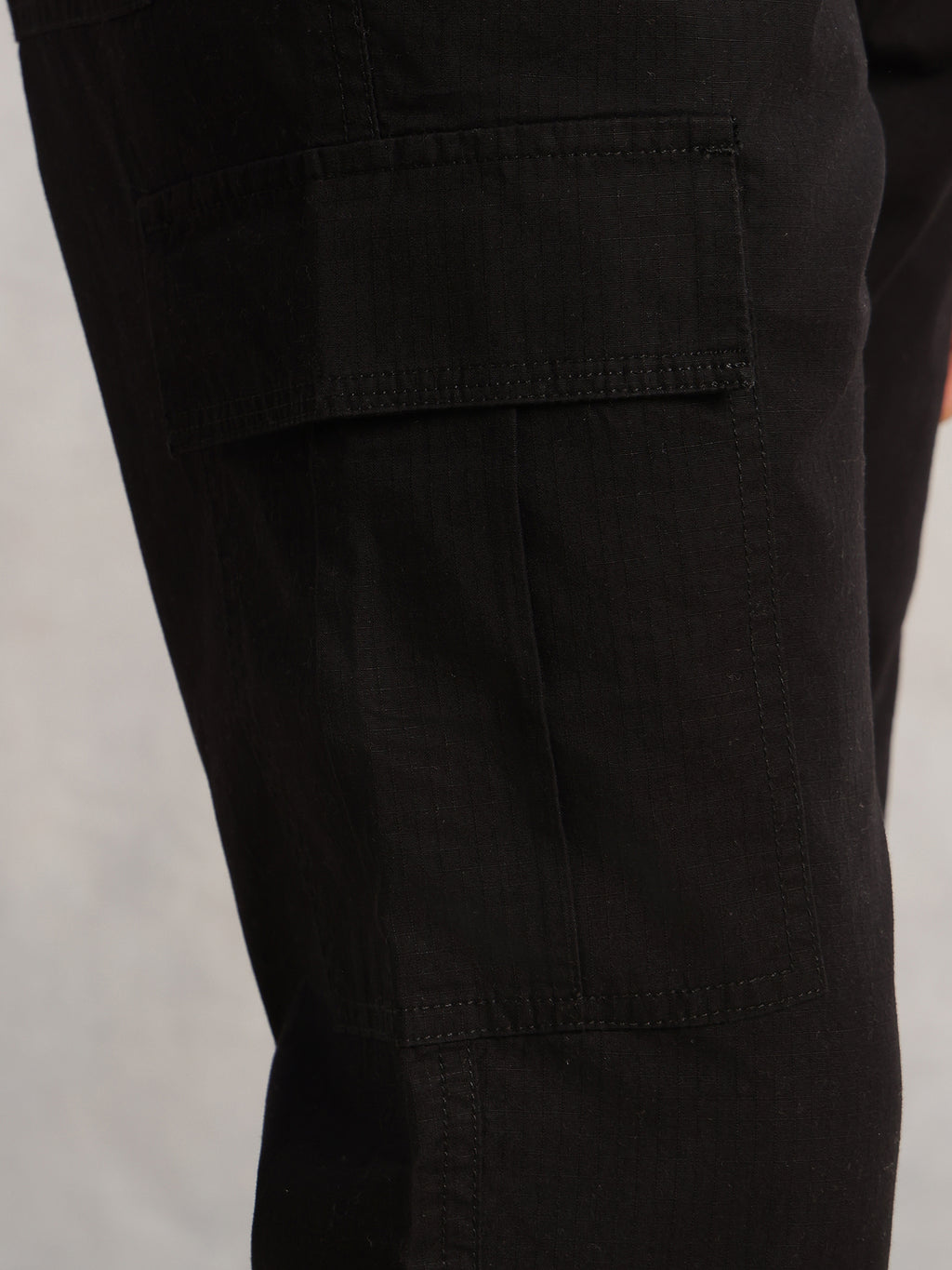 Thomas Scott Men Black Cricket Club Collection Straight Fit Solid 4 Pockets Design Woven Cargo Trouser