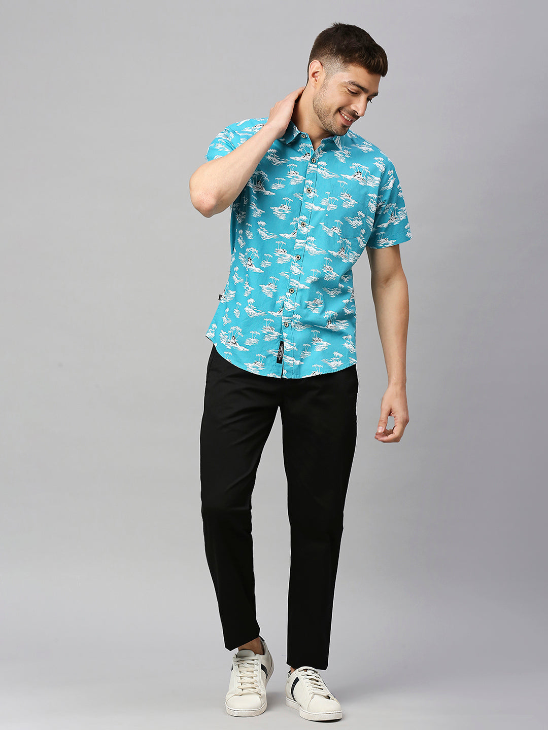 Thomas Scott Men Turquoise Classic Short Sleeves Slim Fit Spread Collar Conversational Printed Cotton Casual Shirt