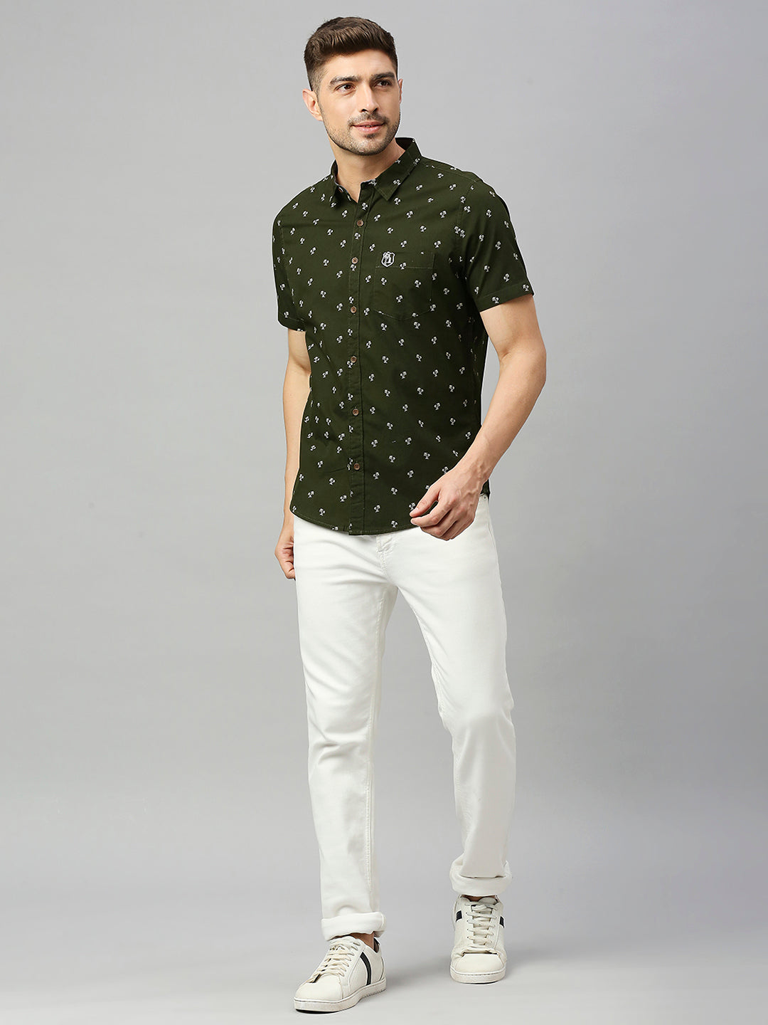 Thomas Scott Men Dark Green Classic Short Sleeves Slim Fit Spread Collar Conversational Printed Cotton Casual Shirt