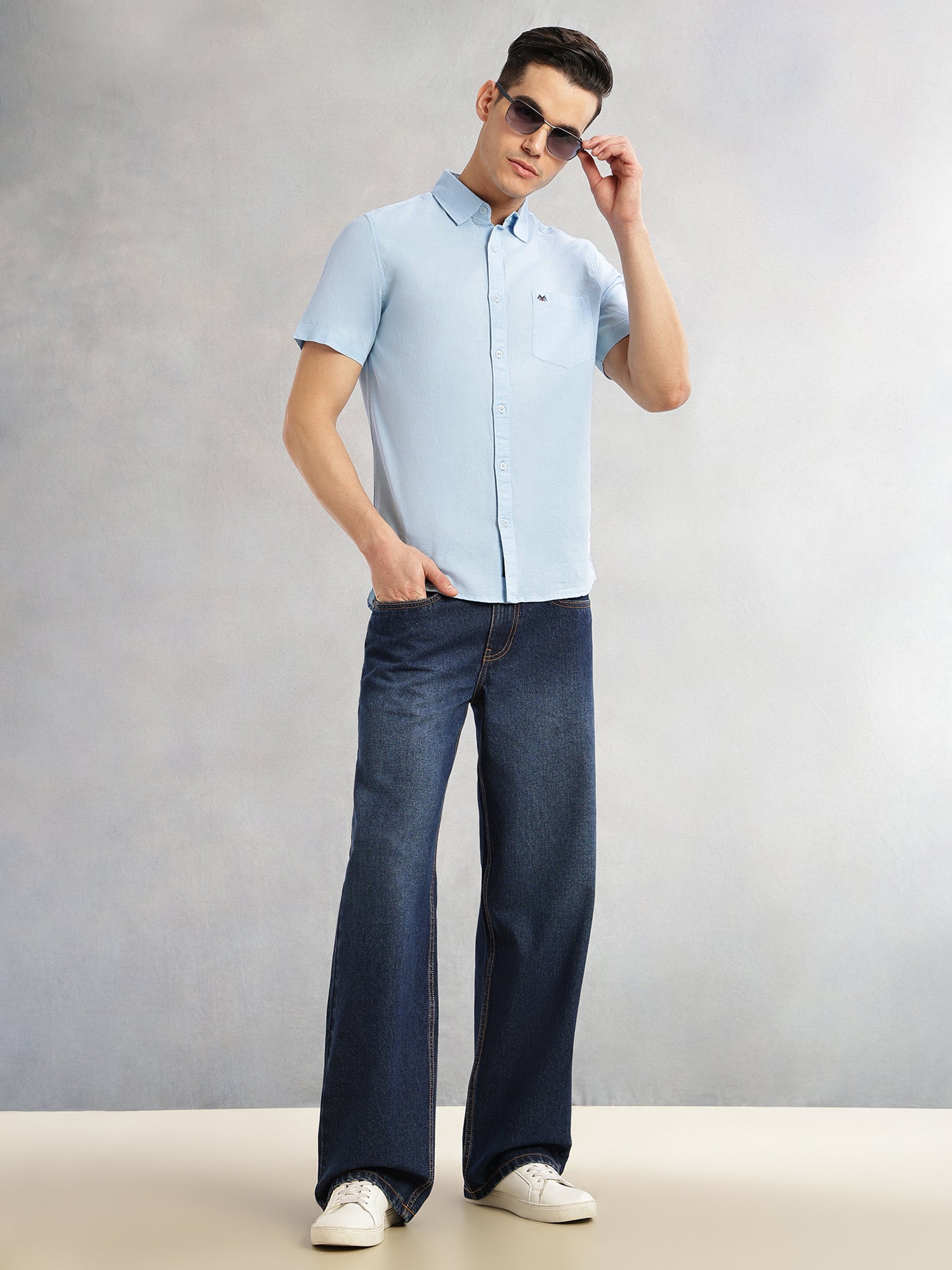 Thomas Scott Men Sky Blue Slim Fit Short Sleeves Spread Collar Solid Cotton Linen Casual Shirt