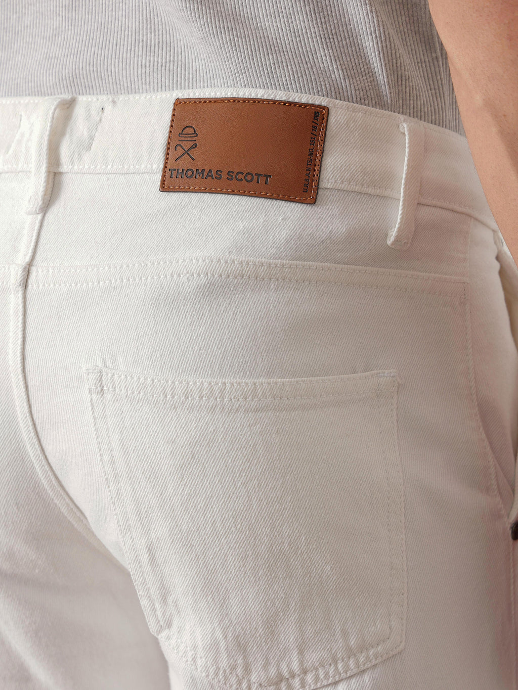 Thomas Scott Men White Carrot Fit Mildly Distressed Non Stretchable Jeans