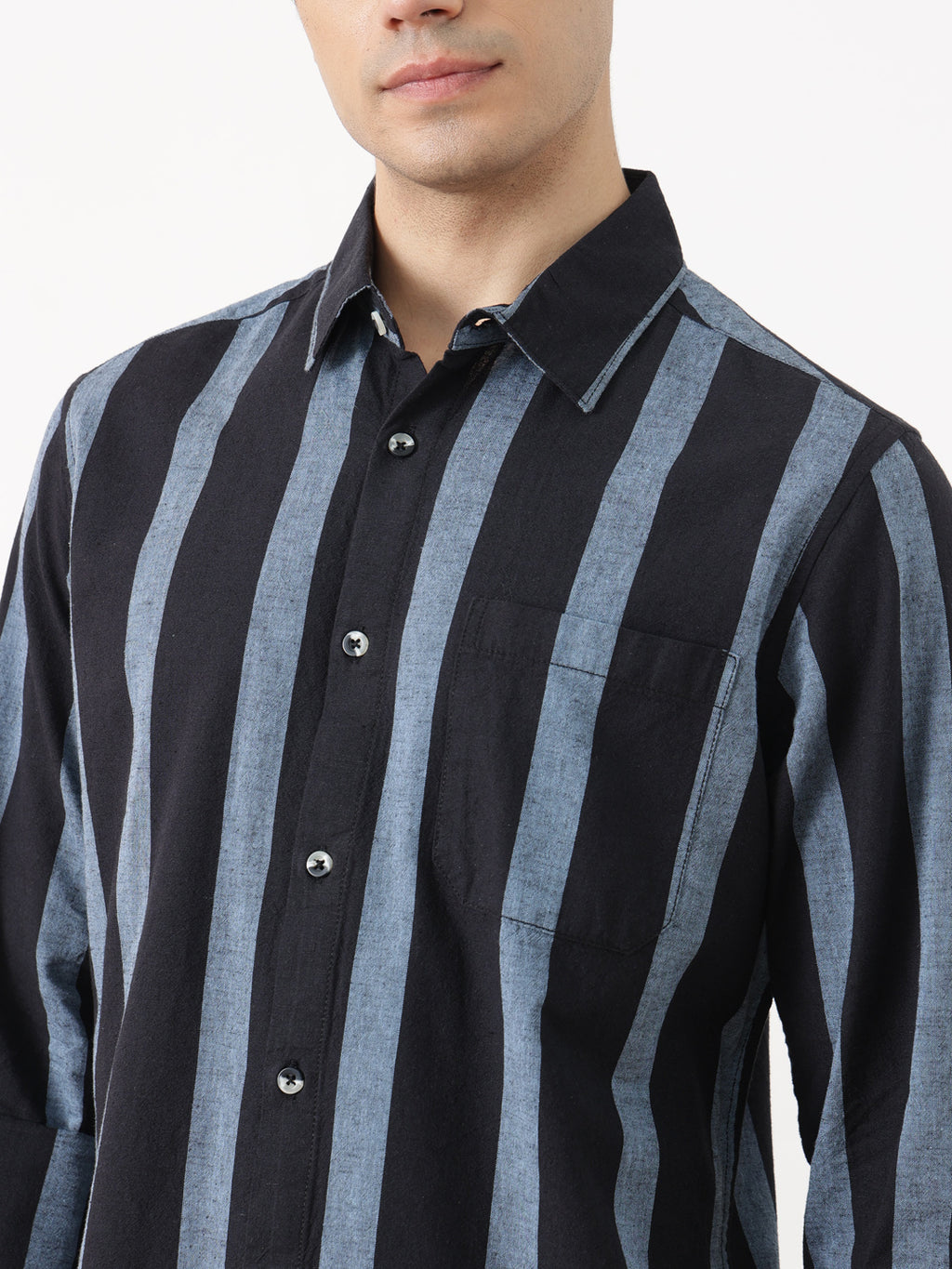 Black Regular Fit Long Sleeves Spread Collar Wide Striped Cotton Linen Casual Shirt For Men