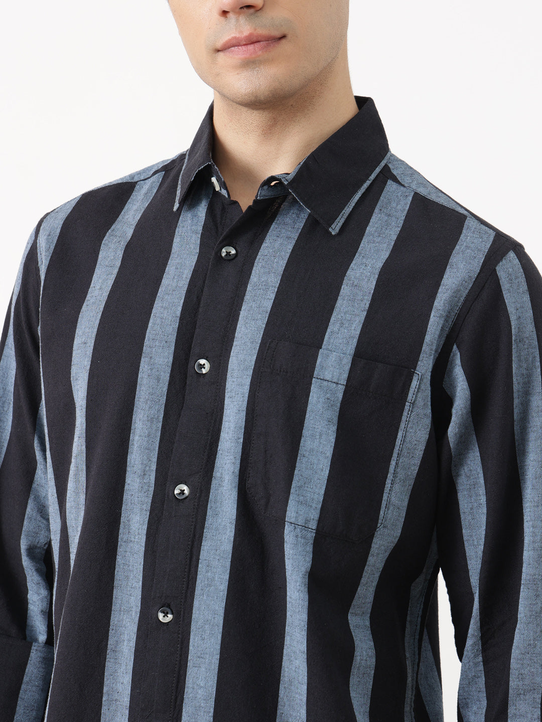 Black Regular Fit Long Sleeves Spread Collar Wide Striped Cotton Linen Casual Shirt For Men
