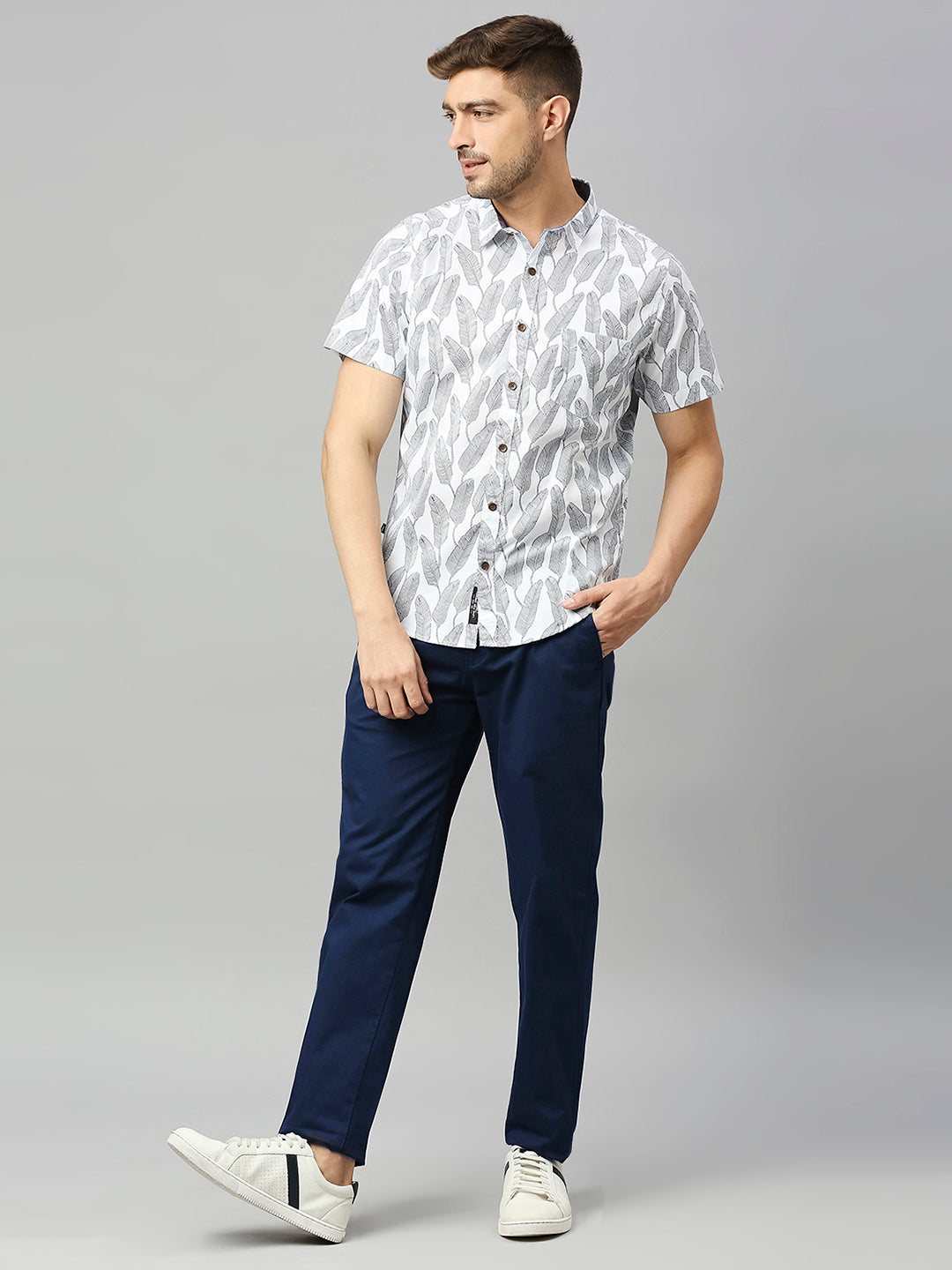 Thomas Scott Men White 1 Classic Short Sleeves Slim Fit Spread Collar Conversational Printed Cotton Casual Shirt