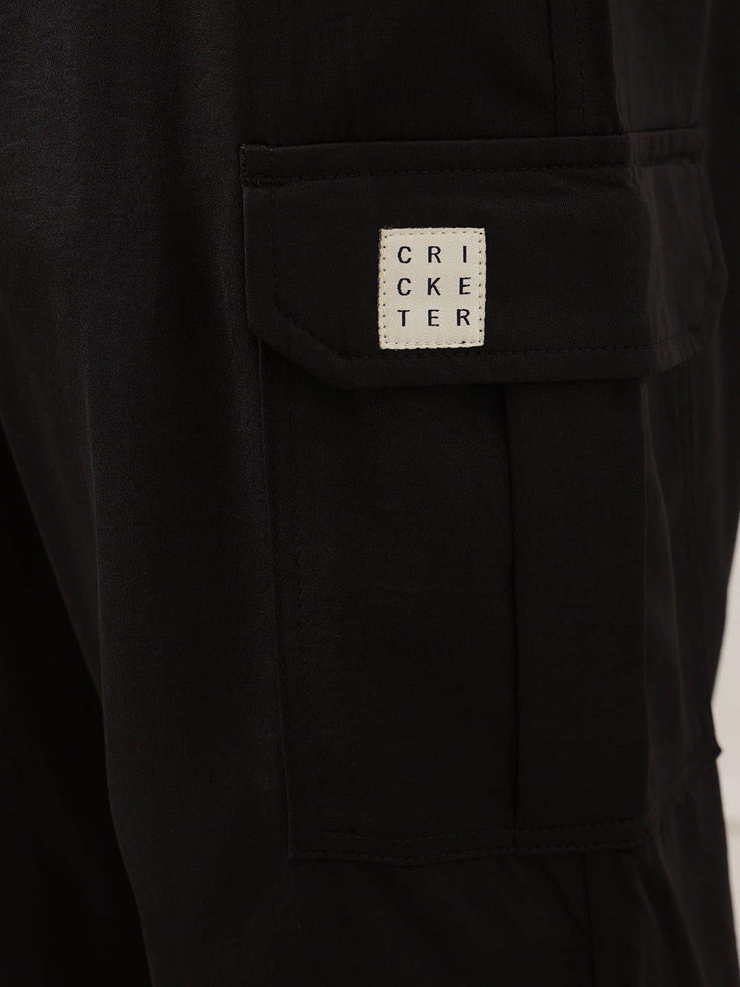 Black Smart Easy Wash Relaxed Fit Mid-Rise Solid Woven Cargo Trouser For Men