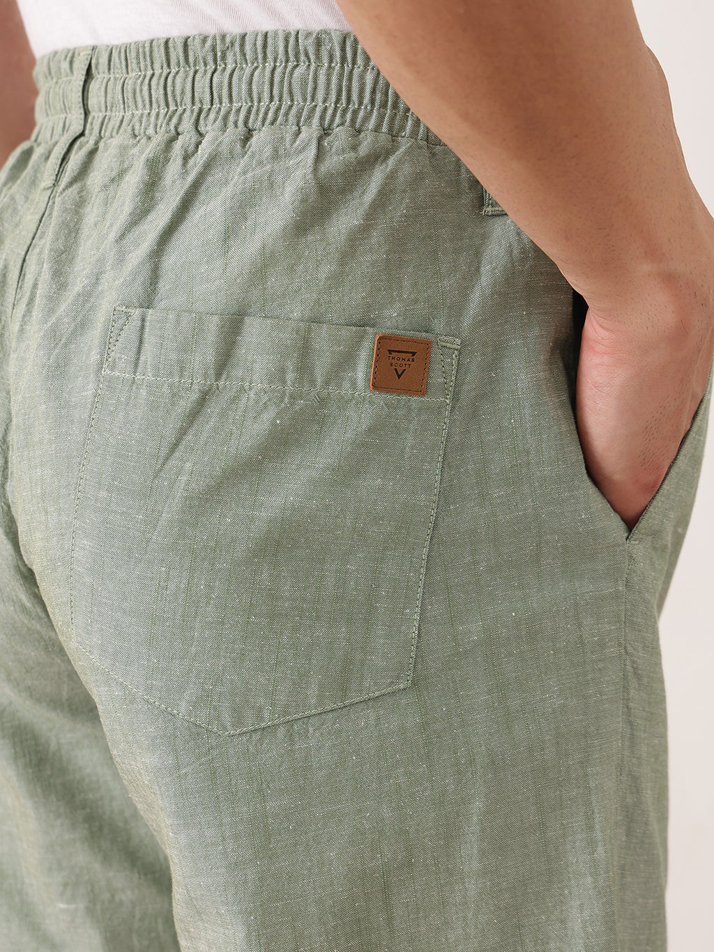 Thomas Scott Men Green Smart Relaxed Fit Mid-Rise Solid Cotton Linen Pleated Casual Trousers