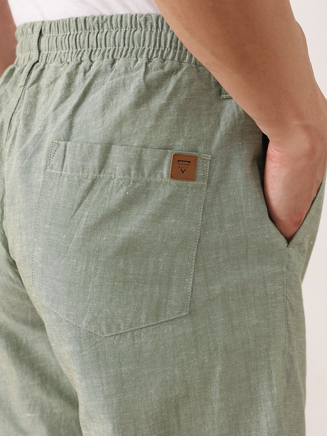 Thomas Scott Men Green Smart Relaxed Fit Mid-Rise Solid Cotton Linen Pleated Casual Trousers