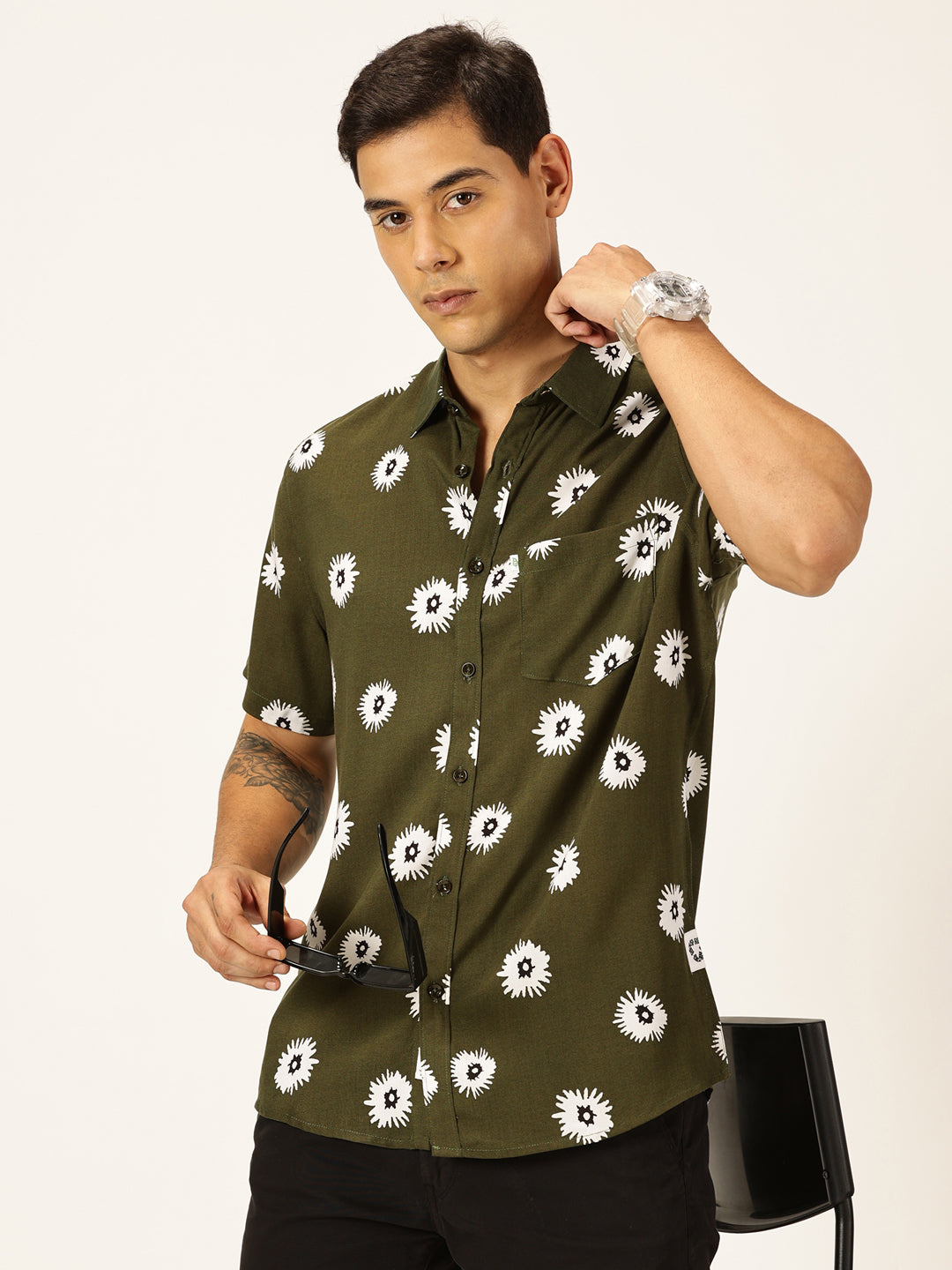 Thomas Scott Men Green Premium Short Sleeves Slim Fit Spread Collar Floral Printed Casual Shirt