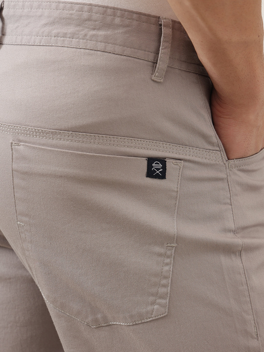 Grey Smart Easy Wash Regular Fit Mid-Rise Solid Woven Chinos Trouser For Men
