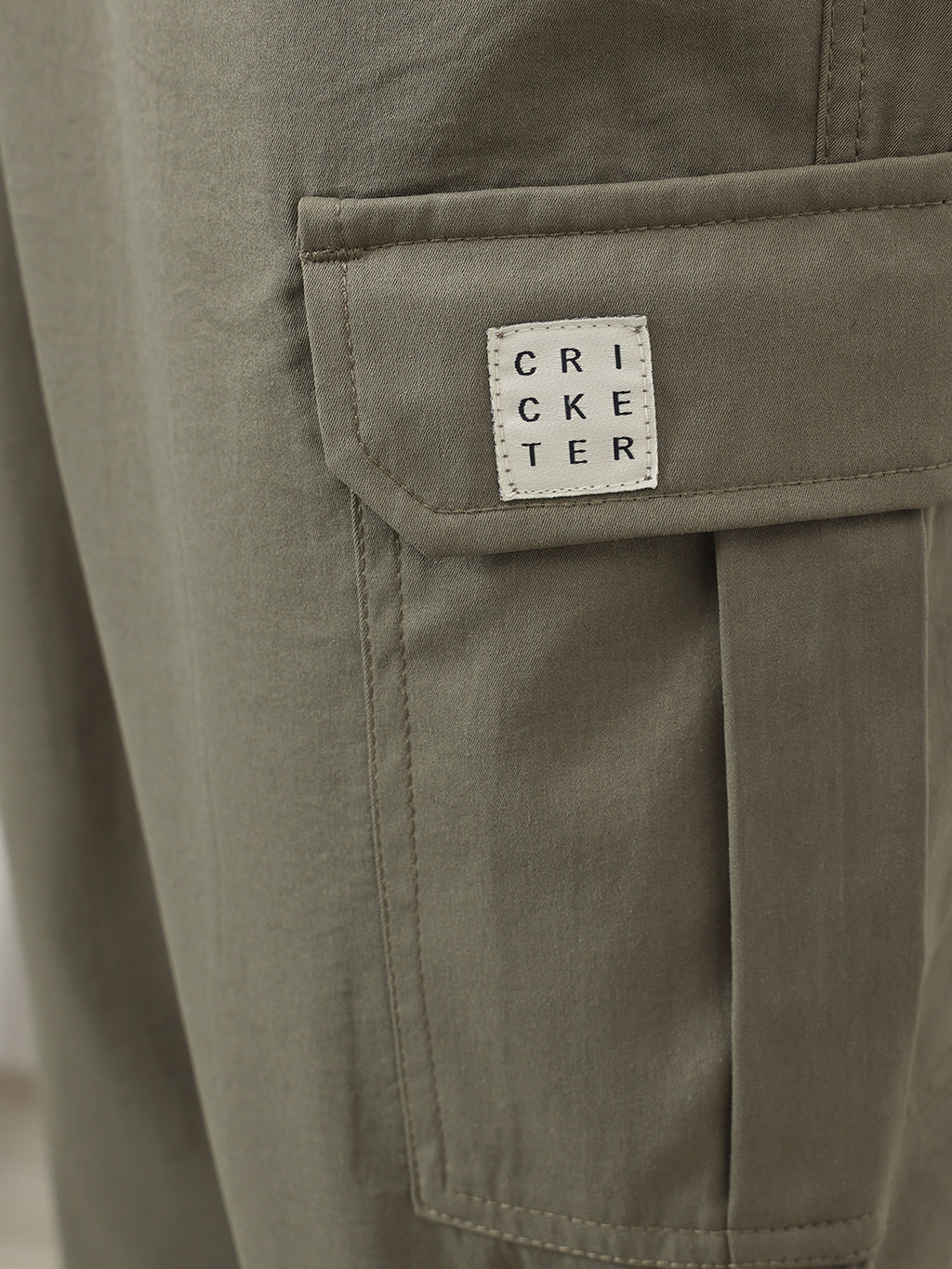 Olive Smart Easy Wash Relaxed Fit Mid-Rise Solid Woven Cargo Trouser For Men